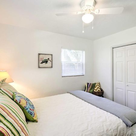 New Smyrna Beach Abode With Fire Pit, Walk To Beach! 외부 사진