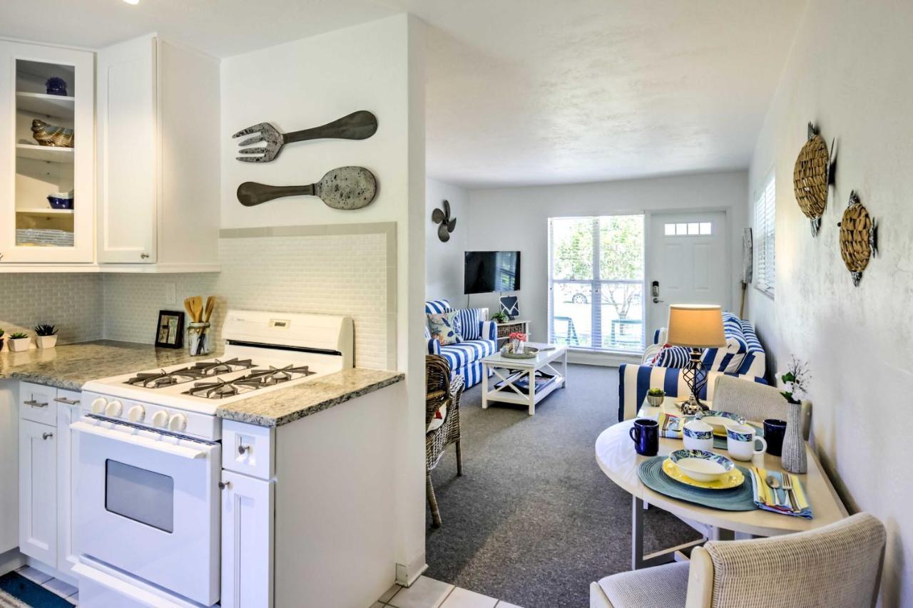 New Smyrna Beach Abode With Fire Pit, Walk To Beach! 외부 사진