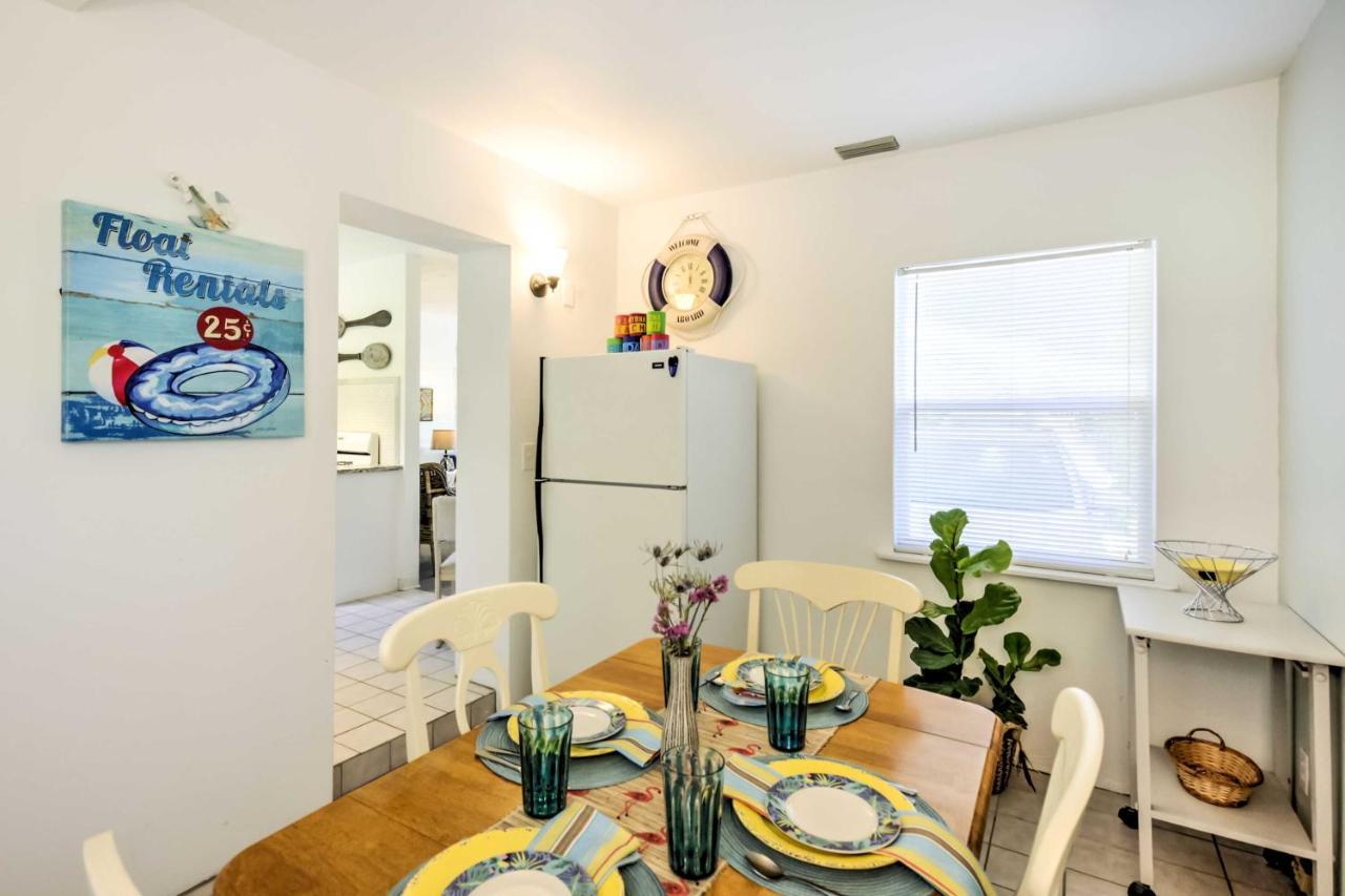 New Smyrna Beach Abode With Fire Pit, Walk To Beach! 외부 사진